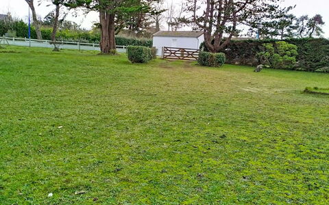 Le Chalet: Hierba, Pradera, Césped, El Terreno Del Lote, Llanura, Cobertura Del Suelo, Jardín, Pasto, Prado
