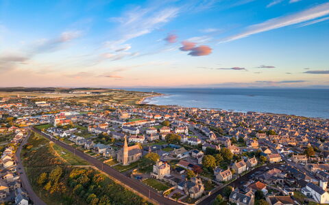 Marina View: Barrio Residencial, Horizonte, Vista Panorámica, Ciudad, Área Urbana, Costa, Fotografía Aérea, Mar, Costeras Y Los Accidentes Geográficos Oceánico, Diseño Urbano