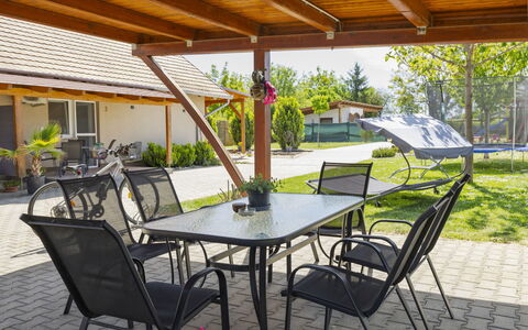 Balatonbereny 101: Mueble, Mueble Para Exteriores, Mesa, Silla, Mesa Al Aire Libre, Cocina Y Comedor Mesa, Sombra, Mesa De Café, Patio, Jardín