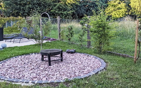 Helfrichs Ferienwohnung: Hierba, Jardín, Cobertura Del Suelo, Césped, Patio Interior, Yarda, Suelo, Paisajismo