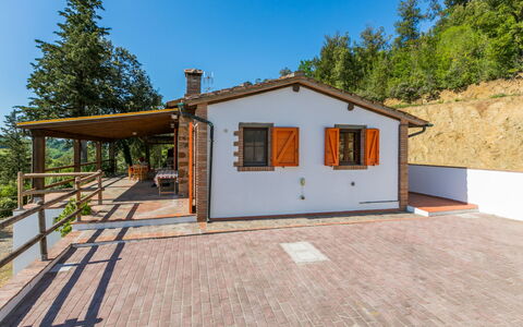 Nido di Falco: Cabaña, Casa, Puerta, Madera Dura, Cuarto De Troncos, Cerca, Edificios Del Jardín, Casa De Campo, Porche