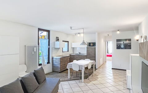 Pinzolo 205: Diseño De Interiores, Piso, Suelo, Mueble, Departamento, Techo, Sofá, Habitación, Sala