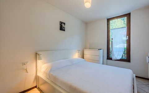 Pinzolo 205: Diseño De Interiores, Cama, Habitación, Piso, Suelo, Madera, Habitación, Techo, Sábana, Lecho