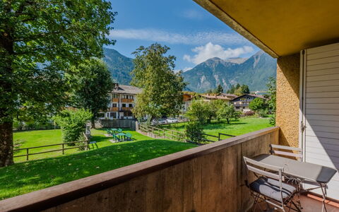 Pinzolo 205: Cordillera, Hill Station, Valle, Alpes, Pueblo De Montaña, Cresta, Césped, Eco Hotel, Balcón, Macizo