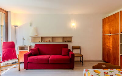 Pinzolo 205: Mueble, Diseño De Interiores, Piso, Suelo, Pared, Habitación, Sofá, Madera, Techo, Sala