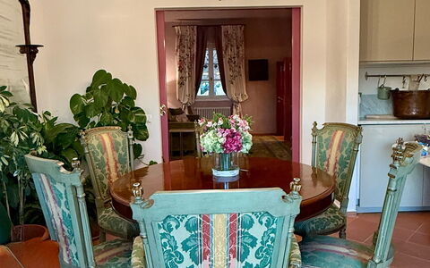Villa Elisa: Mueble, Diseño De Interiores, Comedor, Madera, Mesa, Silla, Piso, Suelo, Cocina Y Comedor Mesa, Encendiendo