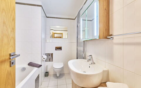 Harrachov Resident a: Baño, Diseño De Interiores, Arreglo De Tubería, Piso, Suelo, Lavabo, Lavabo Del Baño, Grifo, Plomería, Baño