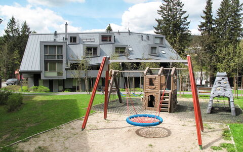 Harrachov Resident a: Casa, Inmuebles, Yarda, Paisajismo, Diseño, Vía Muerta, Entrada De Coches, Patio Interior