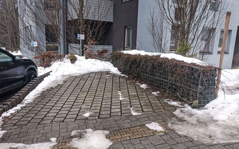 Harrachov Resident a: Nieve, Invierno, Congelación, Carro Familiar, Estacionamiento, Acera, De Vehículos De Lujo, Segmento D