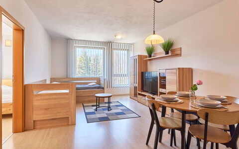 Harrachov Resident a: Diseño De Interiores, Mueble, Piso, Suelo, Madera, Techo, Habitación, Departamento, Encendiendo, Mesa