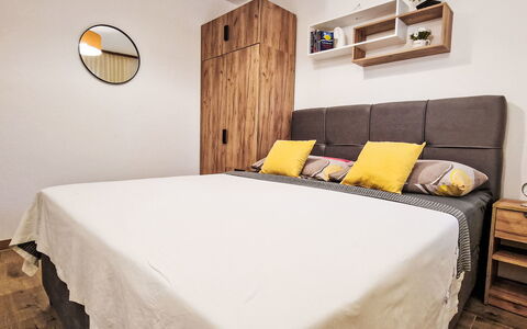 Vesna: Cama, Mueble, Lecho, Diseño De Interiores, Habitación, Sábana, Piso, Suelo, Madera, Habitación