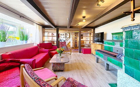 Schwarzwaldhof mit Pool & Sauna: Techo, Diseño De Interiores, Mueble, Piso, Suelo, Habitación, Sofá, Sala, Salón, Silla