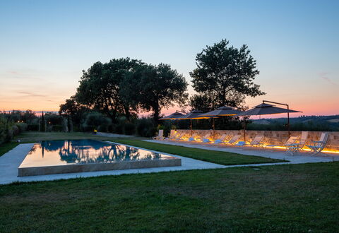 Poggio Mori 20: Piscina, Paisaje, Paisajismo, Césped, Fuente De Agua, Noche, Oscuridad, Parque, Piscina De Reflejo, Sombra