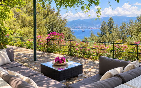 Portofino Luxury Villa – Private Sea Access & Car-: Mueble, Mueble Para Exteriores, Silla, Mesa, Sombra, Recurso, Eco Hotel, Mesa Al Aire Libre, Jardín, Paisajismo
