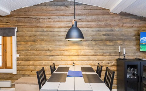 Katajamäki: Mueble, Piso, Diseño De Interiores, Madera, Suelo, Techo, Suelos De Madera, Lámpara, Encendiendo, Habitación