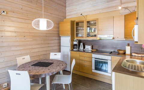 Ylläs Eeli C 4: Mueble, Silla, Mueble Para Exteriores, Mesa, Madera, Mesa Al Aire Libre, Cocina Y Comedor Mesa, Sombra, Jardín, Paraguas