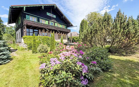 Švýcarka: Arbusto, Casa, Arquitectura, Casa, Cabaña, Cobertura Del Suelo, Inmuebles, Casa De Campo, Jardín