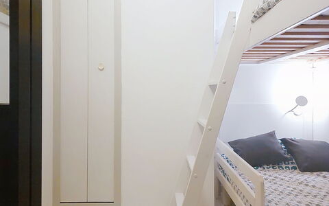 Palmier: Diseño De Interiores, Habitación, Pared, Suelo, Cama, Madera, Piso, Mueble, Habitación, Lecho