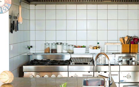 La Dorianzza: Cocina, Aparato De Cocina, Diseño De Interiores, Mostrador, Electrodoméstico, Estufa De Cocina, Electrodoméstico, Gabinetes, Habitación, Fregadero