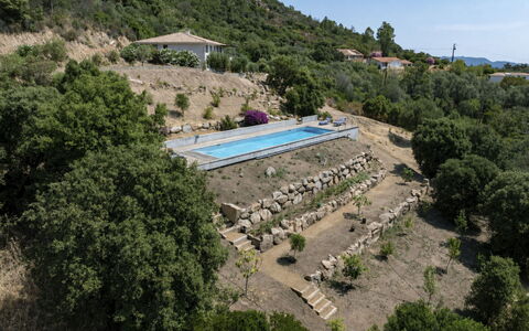 La Dorianzza: Piscina, Ocio, Recreación, Vacaciones, Recurso, Eco Hotel, Fuente De Agua, Sunlounger, Ciudad De Vacaciones