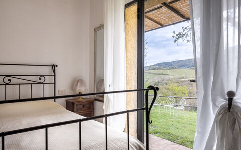 Podere le Lune with Pool, San Gimignano: Cama, Habitación, Marco De La Cama, Lecho, Linos, Balcón, Cerca