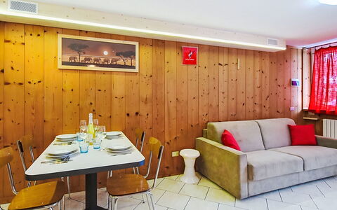 San Pietro Mountain Flat: Mueble, Sombra, Porche, Silla, Mueble Para Exteriores, Estructura Al Aire Libre, Eco Hotel, Balcón, Pérgola, Cubierta