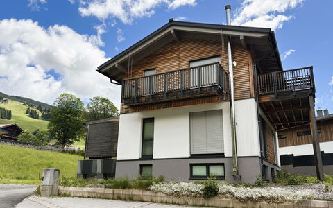 Pantera - Ski in Ski Out: Edificio, Casa, Barrio Residencial, Fachada, Techo, Casa, Arquitectura, Cabaña, Vía Muerta, Porche