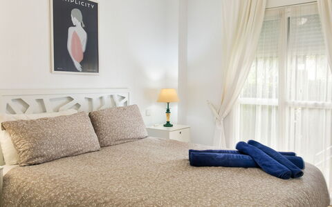 Valparaiso: Mueble, Cama, Diseño De Interiores, Lecho, Habitación, Suelo, Piso, Sábana, Habitación, Pared