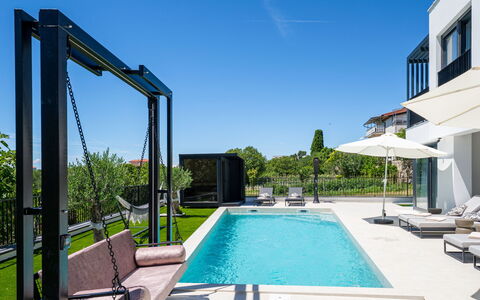 Loparia: Piscina, Ocio, Material Compuesto, Mueble Para Exteriores, Recurso, Sombra, Eco Hotel, Paisajismo, Inmuebles, Villa
