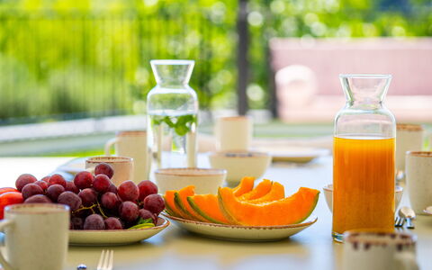 Loparia: Comida, Vajilla, Fruta, Ingrediente, Utensilios Para Servir, Produce, Drinkware, Mesa