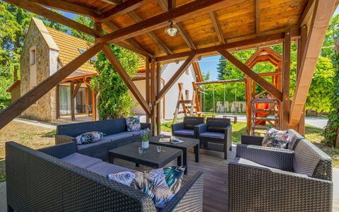 Badacsonyörs 101: Madera, Cabaña, Madera Dura, Porche, Manchas De Madera, Sombra, Eco Hotel, Jardín, Inmuebles, Cubierta