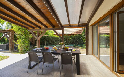 Petka: Madera, Mueble, Mueble Para Exteriores, Diseño De Interiores, Piso, Silla, Sombra, Techo, Haz, Porche