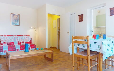 Les Jardins du Soleil: Mueble, Diseño De Interiores, Piso, Suelo, Habitación, Departamento, Silla, Techo, Cocina Y Comedor Mesa, Sala