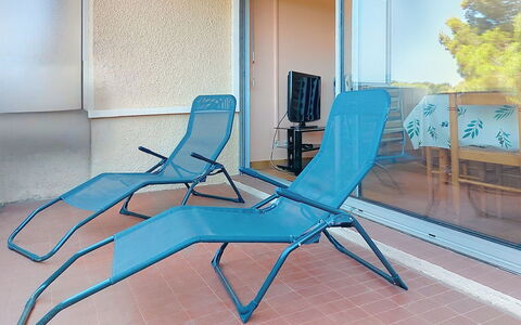 Les Jardins du Soleil: Azul, Mueble Para Exteriores, Mueble, Sunlounger, Piscina, Silla, Material Compuesto, Sombra, Recurso, Sillón