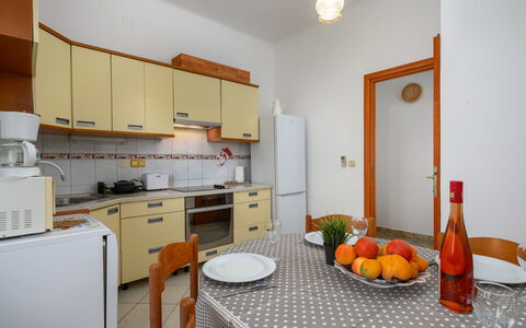 Villa Rita: Diseño De Interiores, Mueble, Piso, Aparato De Cocina, Suelo, Cocina, Mostrador, Habitación, Electrodoméstico, Techo