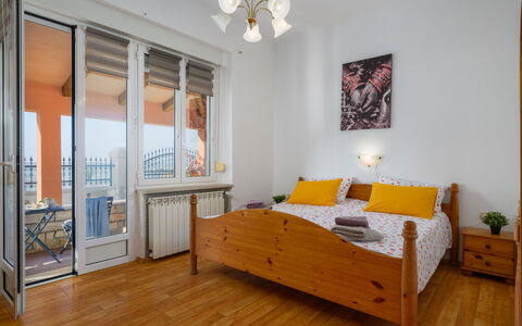 Villa Rita: Cama, Mueble, Lecho, Habitación, Diseño De Interiores, Sábana, Suelo, Piso, Madera, Habitación