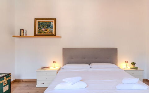 Como Lake Blu & Green: Mueble, Cama, Diseño De Interiores, Habitación, Lecho, Pared, Suelo, Sábana, Piso, Habitación