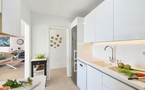El Veril: Cocina, Mostrador, Aparato De Cocina, Diseño De Interiores, Piso, Electrodoméstico, Gabinetes, Madera, Lavabo, Mueble