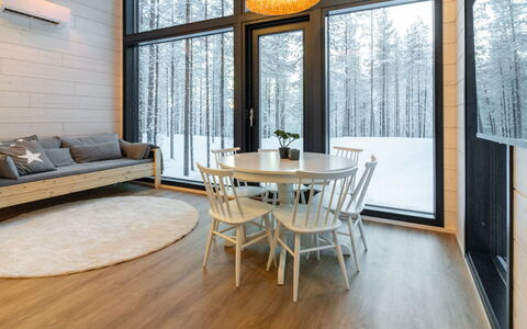 Soutaja Lodge: Madera, Diseño De Interiores, Techo, Mueble, Lámpara, Encendiendo, Piso, Casa, Suelos De Madera, Suelo