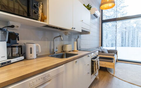 Soutaja Lodge: Cocina, Mostrador, Aparato De Cocina, Mueble, Madera, Diseño De Interiores, Piso, Electrodoméstico, Gabinetes, Electrodoméstico
