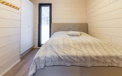 Soutaja Lodge: Habitación, Madera, Piso, Cama, Suelo, Sábana, Lecho, Diseño De Interiores, Marco De La Cama, Suelos De Madera