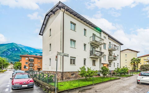 Livia: Edificio, Ventana, Barrio Residencial, Barrio, Arquitectura, By, Departamento, Diseño Urbano, Asentamientos Humanos, Balcón