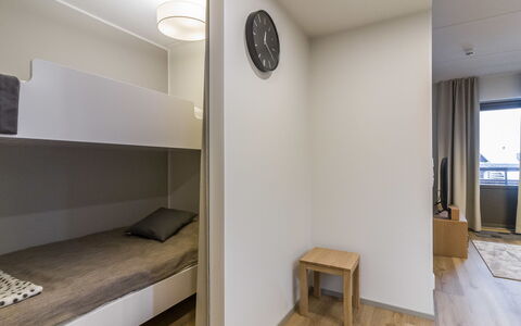 Ylläs Chalets 4203: Mueble, Silla, Mueble Para Exteriores, Mesa, Madera, Mesa Al Aire Libre, Cocina Y Comedor Mesa, Sombra, Jardín, Paraguas