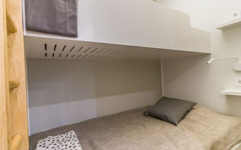 Ylläs Chalets 4203: Mueble, Silla, Mueble Para Exteriores, Mesa, Madera, Mesa Al Aire Libre, Cocina Y Comedor Mesa, Sombra, Jardín, Paraguas