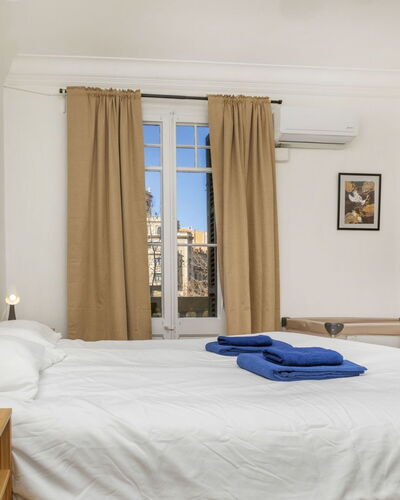 Rocafort - Plaza España: Sombra, Departamento, Balcón, Paisajismo, Yarda, Mueble Para Exteriores, Villa