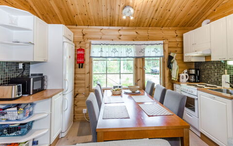 Kuikkaranta: Madera, Diseño De Interiores, Casa, Cabaña, Suelo, Techo, Cocina, Manchas De Madera, Mostrador, Cuarto De Troncos