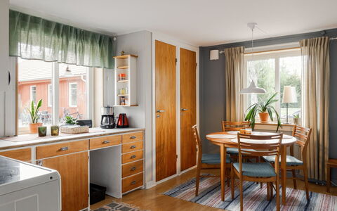 Hönetorpet: Mueble, Diseño De Interiores, Piso, Madera, Gabinetes, Suelo, Cocina, Techo, Mostrador, Habitación