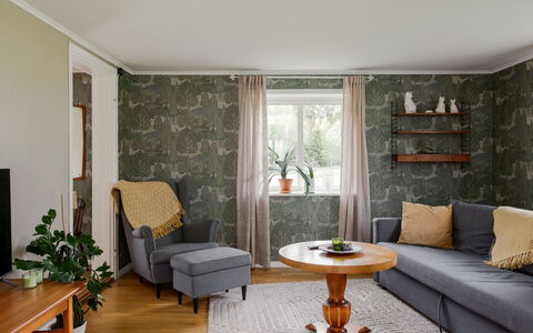 Hönetorpet: Mueble, Diseño De Interiores, Piso, Pared, Madera, Suelo, Techo, Sala, Mesa, Habitación