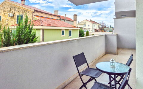 Marija: Departamento, Balcón, Mueble Para Exteriores