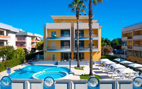 Residence Villarosa Pool and Beach: Departamento, Piscina, Condominio, Recurso, Hotel, Sombra, Balcón, Hotel Boutique, Eco Hotel